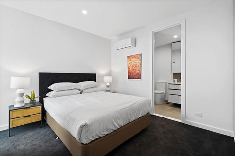 Modern Apartment On Burgundy Precinct & Parklands - Accommodation NT 3