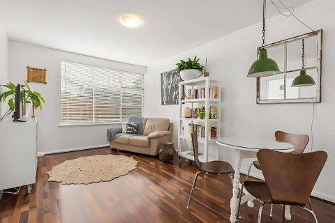 Modern City-Fringe Apartment In New Town - Accommodation NT 0
