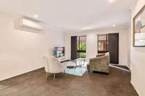 Modern Comfort Retreat 4Bed Cozy Haven W Pool - NT Tourism 1