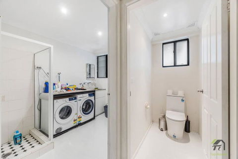 Modern Four-bedroom House In Castle Hill - Accommodation NT 3