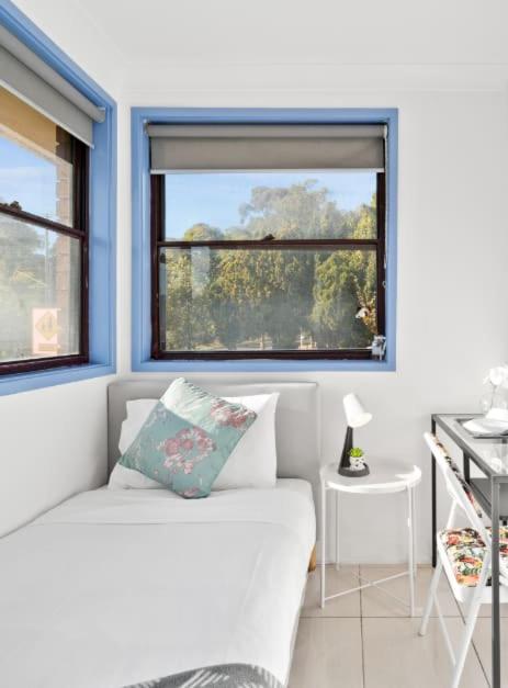 Modern Single Room - Nearby Stations & Eateries - Shared Bathroom - NT Tourism 3