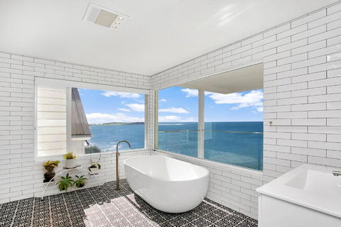 Monash Beach House - Oceanfront - Accommodation NT 3