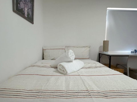 Montrose Double Bed Room Close To City - Accommodation NT 3