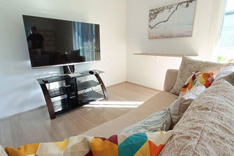 New And Cozy 2 Bedrooms Granny Flat With Aircon & Pool - NT Tourism 1