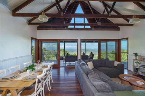 Mountain Retreat With Ocean Views And Fireplace - Accommodation NT 2