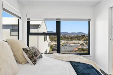 Mountain View Villa-close To Shops-10min To CBD - NT Tourism 2
