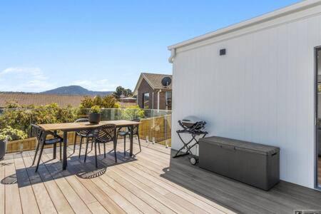 Mountain View Villa-close To Shops-10min To CBD - NT Tourism 0