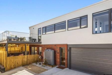 Mountain View Villa-close To Shops-10min To CBD - NT Tourism 3