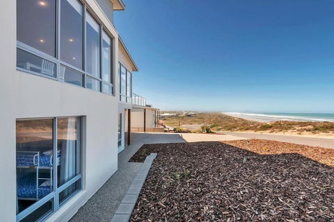 Nauticus - 82 Surfers Parade Middleton - BYO Linen - NT Tourism 3