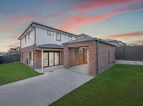 New 5 Bedroom House In Rousehill - Accommodation NT 0
