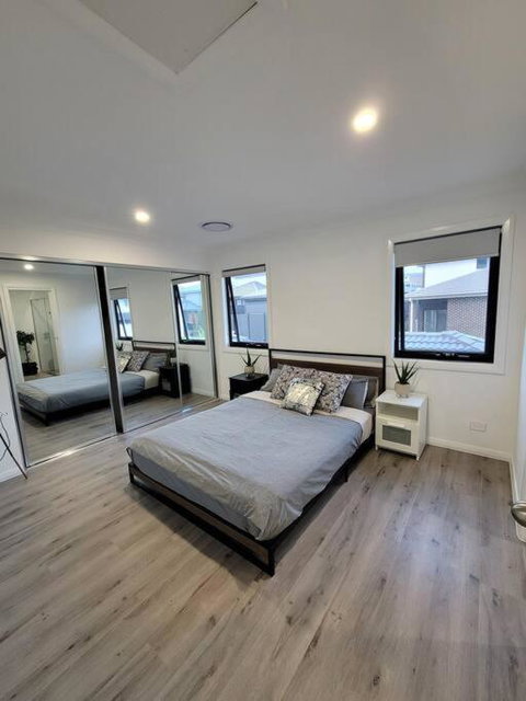 New 5 Bedroom House In Rousehill - Accommodation NT 1