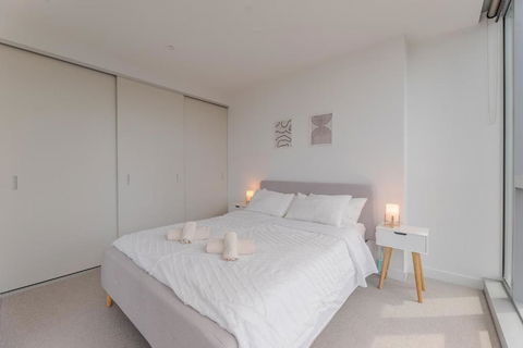 NEW Top Floor L70 CBD Luxury Apt - Accommodation NT 2