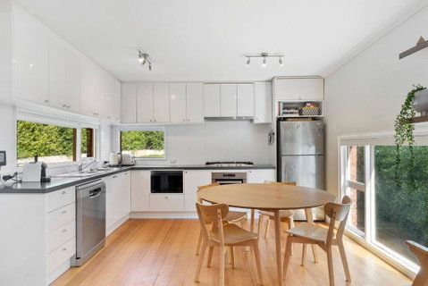 New Town Bungalow - A Leafy Family Haven - Accommodation NT 2