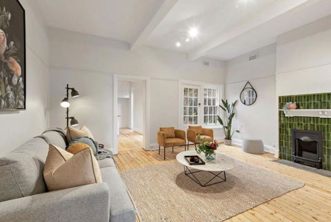 NEWLY RENOVATED LARGE 3.5 BDRM HOUSE! BEST OF MELB - Accommodation NT 0