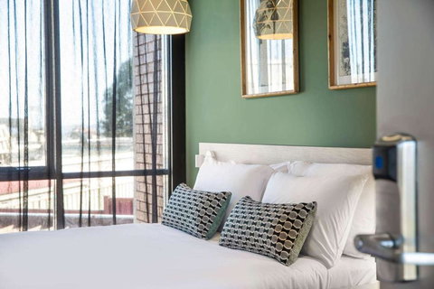 Nightcap At Morwell Hotel - NT Tourism 1