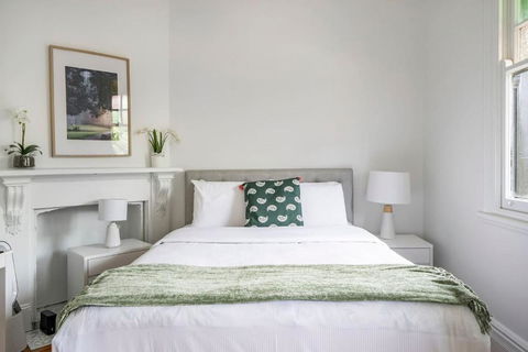 Newtown Nest - Chic Terrace Living Off King Street - Accommodation NT 1