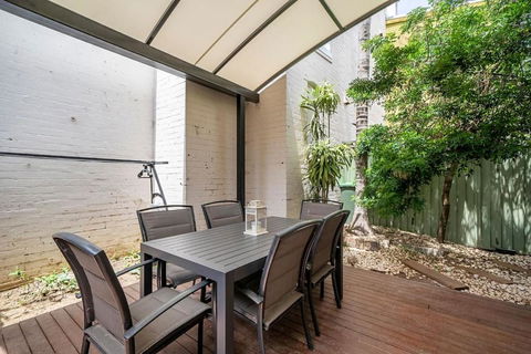 Newtown Nest - Chic Terrace Living Off King Street - Accommodation NT 2
