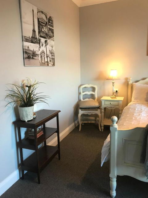 Number 10 -Queen Room With B/fast - Accommodation NT 3