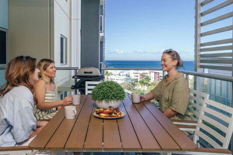 Ocean Breeze Retreat: Kings Coastal Apartment - Accommodation NT 1