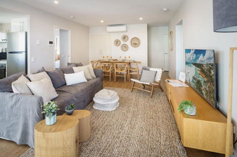 Ocean Breeze Retreat: Kings Coastal Apartment - Accommodation NT 2