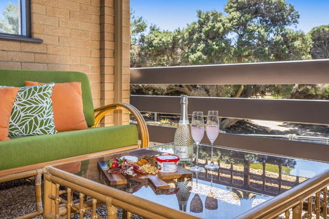 Ocean Close - Spacious Beach House - Accommodation NT 3