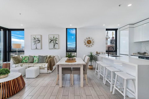 OPUS Apartment - Beach At Your Doorstep Short Walk To Light Rail - Accommodation NT 3