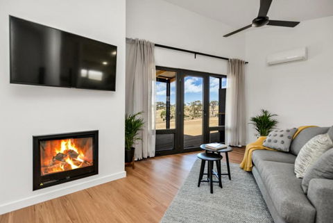 Old Bull Creek Luxury Retreat - NT Tourism 1