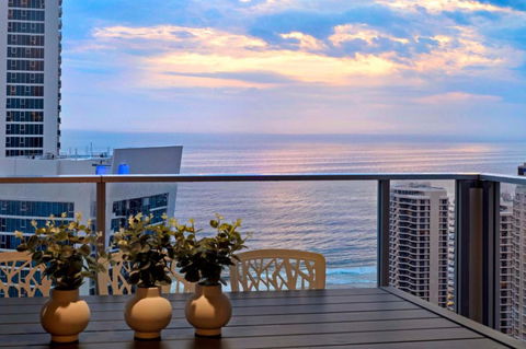 OCEAN VIEW APARTMENTS - Circle On Cavill - Self Contained & Privately Managed - NT Tourism 0