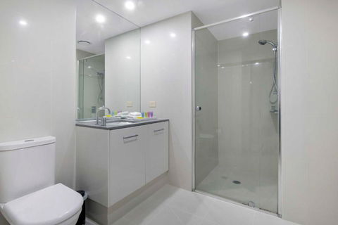 OCEAN VIEW APARTMENTS - Circle On Cavill - Self Contained & Privately Managed - NT Tourism 3