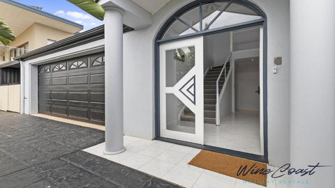 Ocean Views And Vineyards By Wine Coast Holiday Rentals - Accommodation NT 1