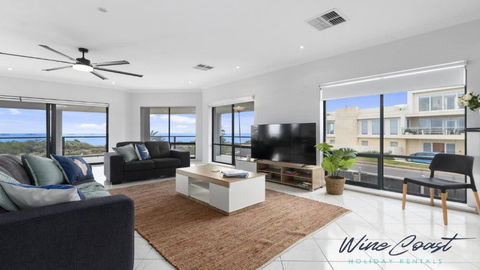 Ocean Views And Vineyards By Wine Coast Holiday Rentals - Accommodation NT 3