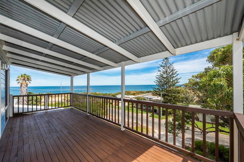Ocean Vista Large Modern Home With Ocean Views - Accommodation NT 3