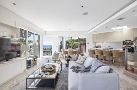 Oceanfront Beach Pad - Accommodation NT 1