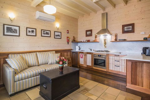 Old Bank Boutique Hotel - NT Tourism 2