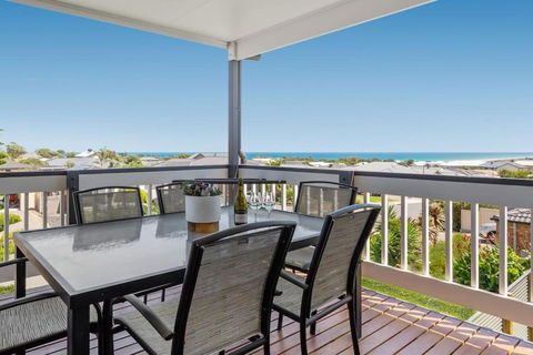 Oriana Grande- 5 Bdrm Sleeps 14 Beach View Wifi - NT Tourism 0