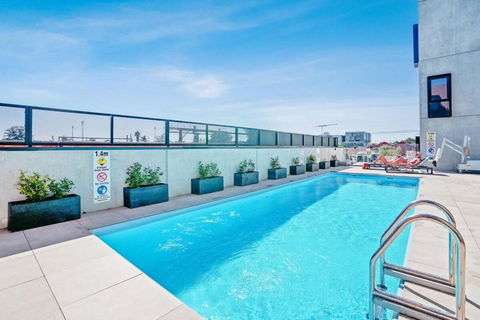 Ovation - New Footscray Apt W Parking & Pool - Accommodation NT 1