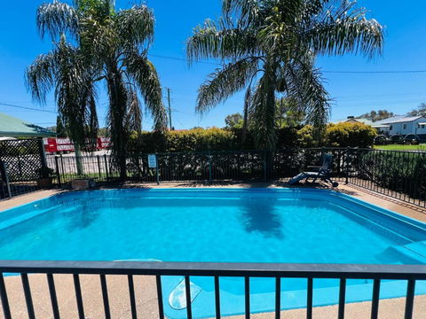 OVERLANDER MOTOR LODGE - Accommodation NT 0
