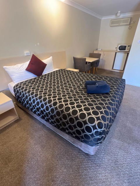 OVERLANDER MOTOR LODGE - Accommodation NT 1