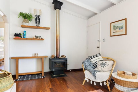 Peaceful And Renovated Original Beach House With Sweeping Views Of Gracetown - Accommodation NT 0