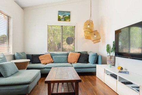 Peaceful And Renovated Original Beach House With Sweeping Views Of Gracetown - Accommodation NT 2