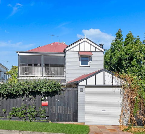 Paddington Cottage - A Classic Queenslander Stay - NT Tourism 0