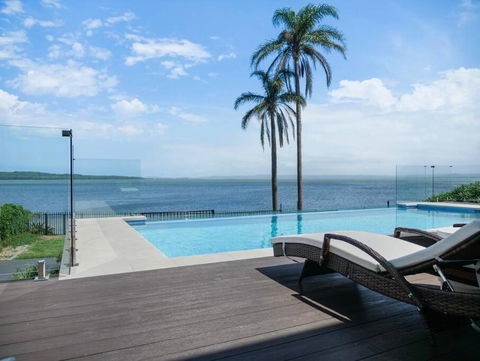 Panoramic Lakefront 6 BDRM Villa - NT Tourism 0