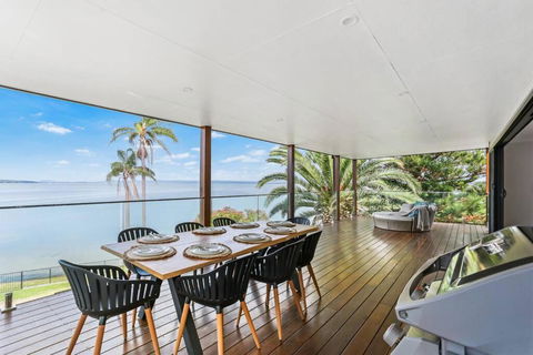 Panoramic Lakefront 6 BDRM Villa - NT Tourism 2