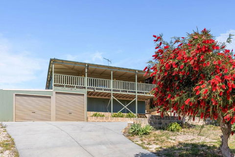 Panoramic Scenic Views Of Preston Beach - Delightful Family Holiday Home - NT Tourism 1
