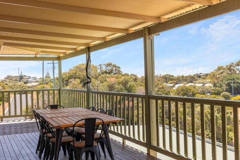 Panoramic Scenic Views Of Preston Beach - Delightful Family Holiday Home - NT Tourism 0