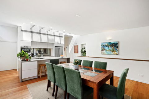 Paradise Villa - Pittwater Views - Accommodation NT 1
