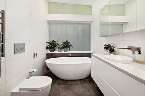 Paradise Villa - Pittwater Views - Accommodation NT 2