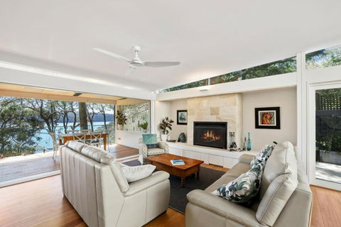 Paradise Villa - Pittwater Views - Accommodation NT 3
