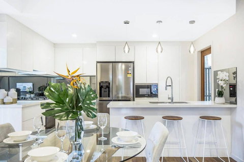 Park Avenue Townhouse Retreat Brisbane Sleeps 10 - Accommodation NT 1