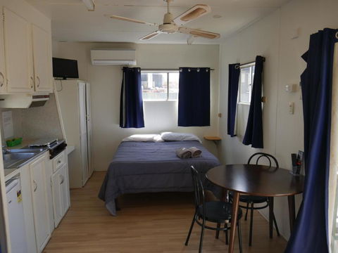 Parkes Country Cabins - NT Tourism 0